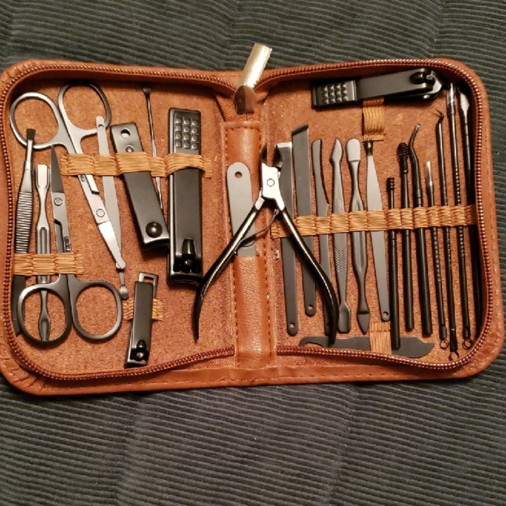 Premium Grooming Tool Set in Brown Case